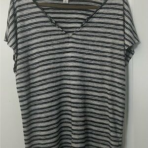 Old Navy Black & White Striped V-Neck Women’s Lightweight Short Sleeve Tee